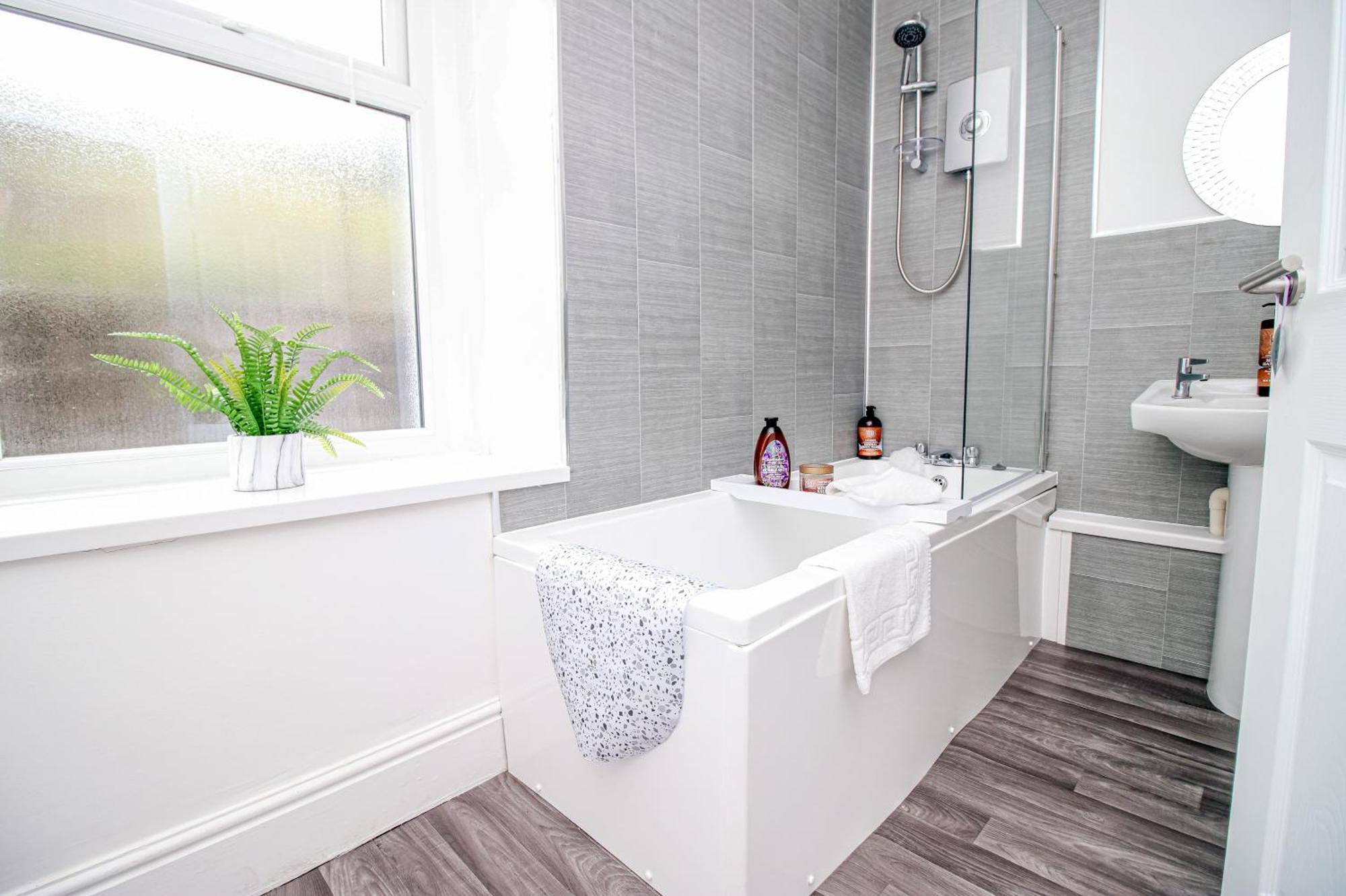 Norton Terrace Charming Home In The Beautiful Afan Forest By Staystaycations Port Talbot Bagian luar foto